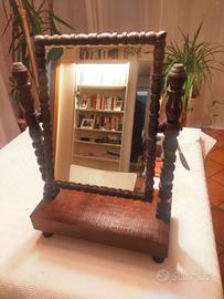 Specchio con cornice e base in legno 