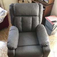 Poltrona relax grigia reclinabile con telecomando