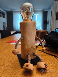 lampada artigianale in legno di ulivo