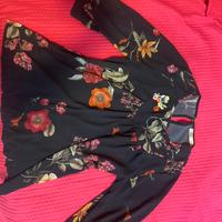 Blusa nera a fiori con maniche lunghe -elegante