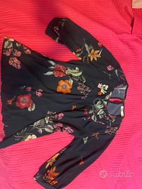 Blusa nera a fiori con maniche lunghe -elegante