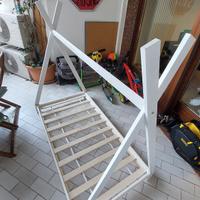 Lettino montessoriano a forma di tenda