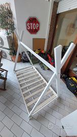 Lettino montessoriano a forma di tenda