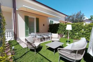 Villa di 120 m² con più di 5 locali a Pietrasanta