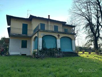 Villa di 391 m² con più di 5 locali e box auto a O