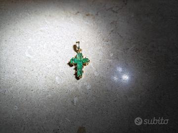 ciondolo in oro e smeraldi