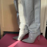 Stivali effetto coccodrillo azzurro chiaro