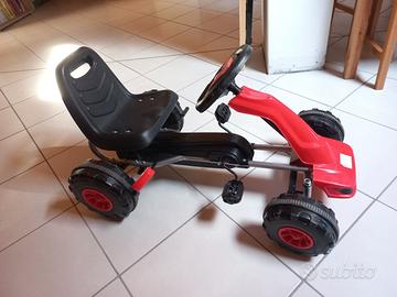 Macchina a pedali per bimbo