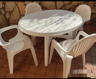 Set da giardino,Tavolo,4 Sedie Ombrellone e Base.