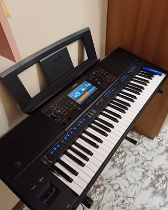 TASTIERA MUSUCALW YAMAHA   psr sx 700
