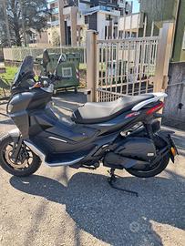 Scooter Aprilia SR GT 200