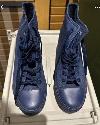 Scarpe con zeppa all’interno