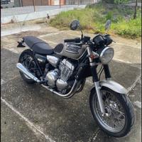 Triumph thunderbird 900