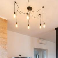 Lampadario a muro con lampadine pendenti