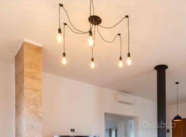 Lampadario a muro con lampadine pendenti