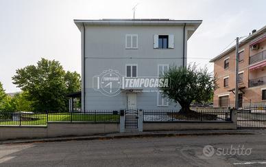 Villa bifamiliare con giardino