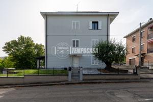 Villa bifamiliare con giardino
