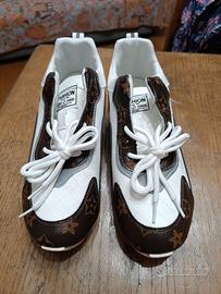 scarpe da ginnastica