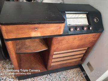  Radio come da  foto antica .