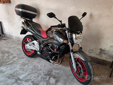 Suzuki gsr 600 yoshimura