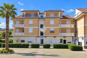 3 LOCALI A PORTO SANT'ELPIDIO