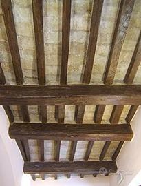 Travetti in legno antichi