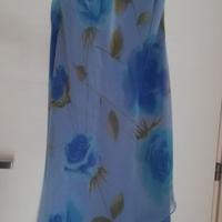 Vestito lungo celeste e tessuto floreale