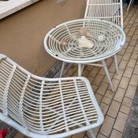 Tavolo e sedie da giardino