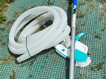 Scopa per pulizia piscina