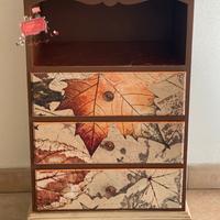 🍁 Comodino decorato a mano