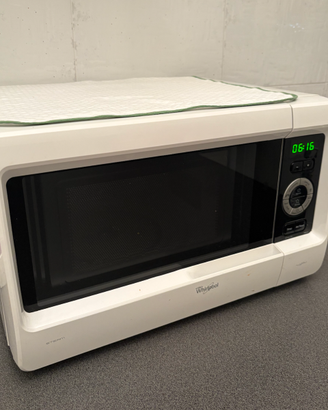 Microonde Whirlpool bianco.