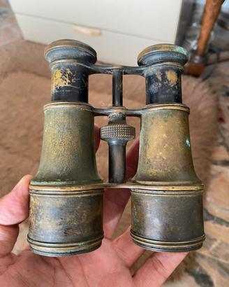 Vecchio binocolo vintage in ottone/metallo d’epoca