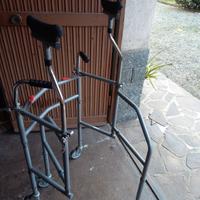 Deambulatore ascellare per anziani