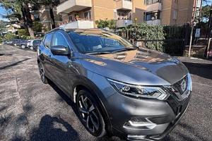 Nissan Qashqai grigia