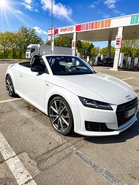 AUDI TT ROADSTER 2.0 TDI ULTRA S-LINE - FULL OPTIO