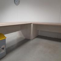 Scrivania angolare da ufficio