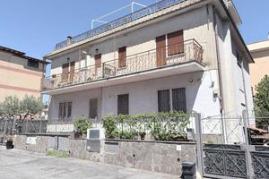 Appartamento di 220 m² con più di 5 locali e box a