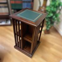 Libreria girevole a massello