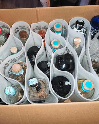 Bottiglie vuote per fare lampade/dosatori