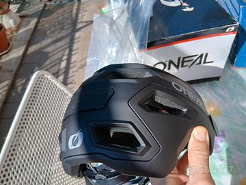 casco mtb monopatino