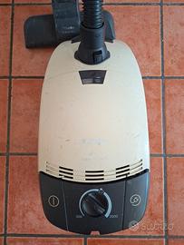 aspirapolvere con sacchetto MIELE