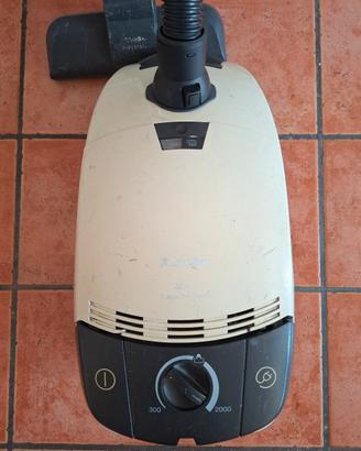 aspirapolvere con sacchetto MIELE
