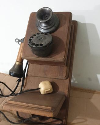Telefono antico da collezione
