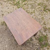 Sgabello in legno basso