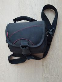 Fotocamera con custodia NIKON