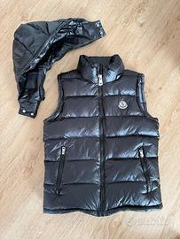 Smanicato Moncler nero lucido con cappuccio