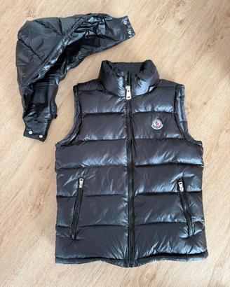 Smanicato Moncler nero lucido con cappuccio