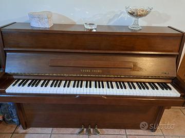 Piano forte a muro young chang