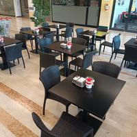 Tavoli e sedie da bar