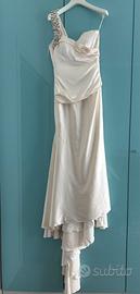 Vestito da sposa con accessori